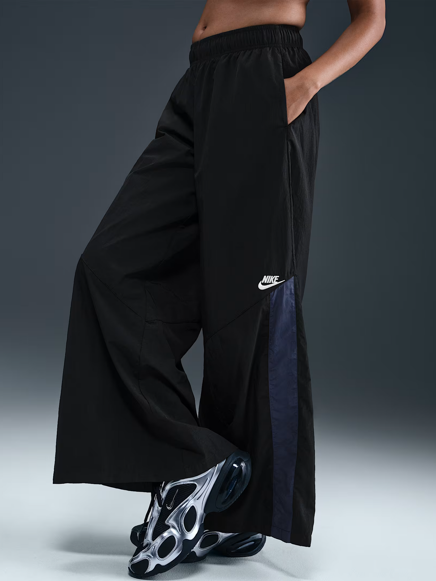 Women's Nike Sportswear Wide-Leg Woven Trousers